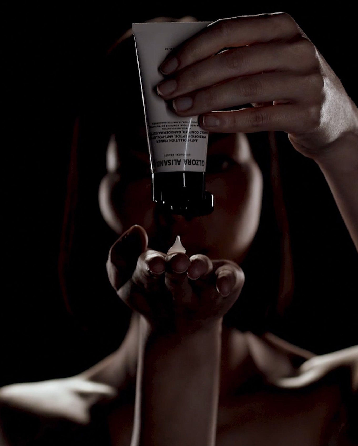 🏆 Skin Defense Primer – Shield, Smooth, and Stay Shine-Free