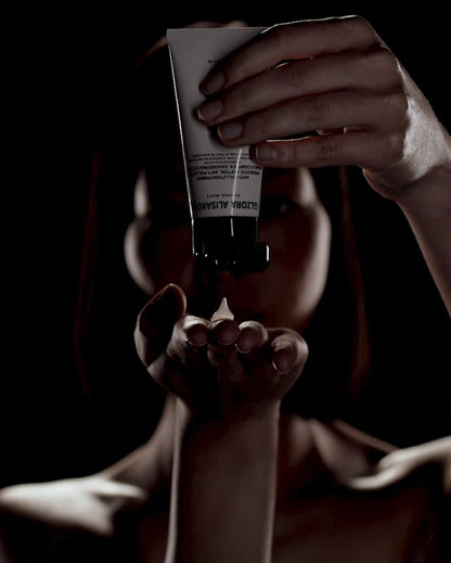 🏆 Skin Defense Primer – Shield, Smooth, and Stay Shine-Free